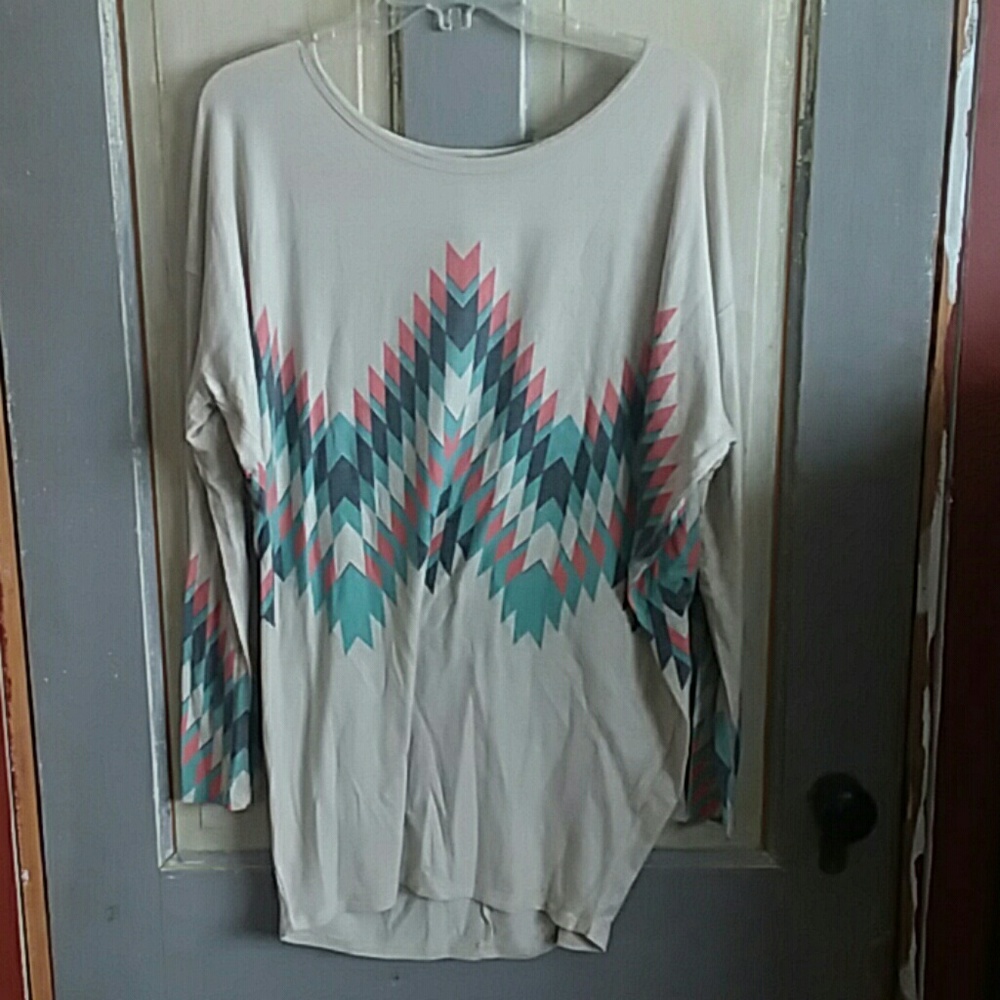 Tribal top